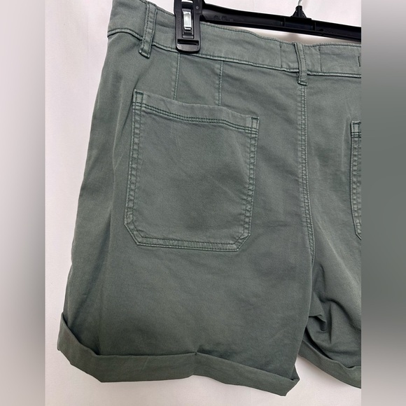 WHBM Pret-A-Play Utility Shorts Size 12 Mid-Rise 4.5” Short Inseam Olive Green - Picture 7 of 8